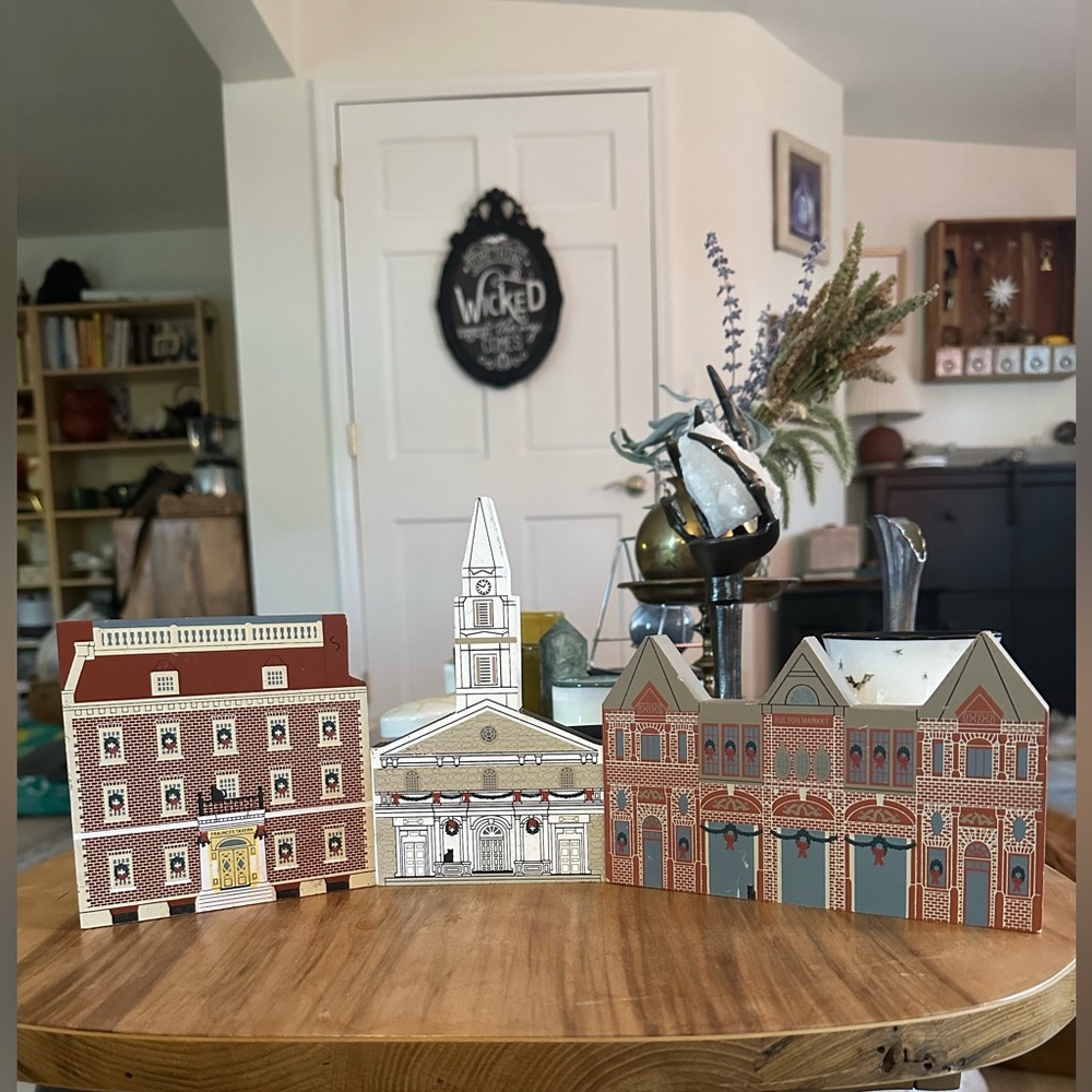 Vintage 1995 The cat’s meow New York christmas series set of 3 houses see below